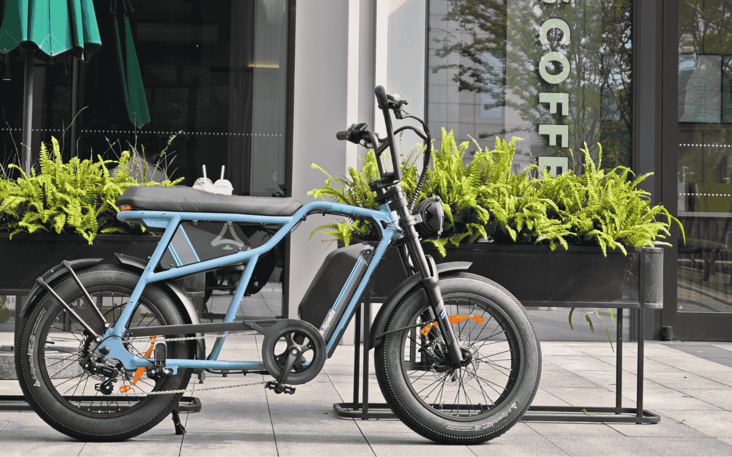 A-spadz fatbike blauw dikke banden op straat