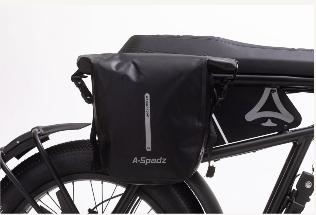 Frontale close-up van waterdichte en stevige zij-tas A Spadz Cavet Air fatbike fietstas