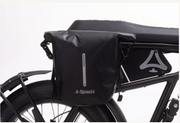 Frontale close-up van waterdichte en stevige zij-tas A Spadz Cavet Air fatbike fietstas
